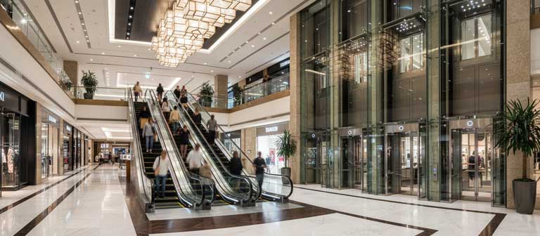 مقایسه پله برقی و آسانسور از نظر تأثیر بر ارزش ملک تجاری