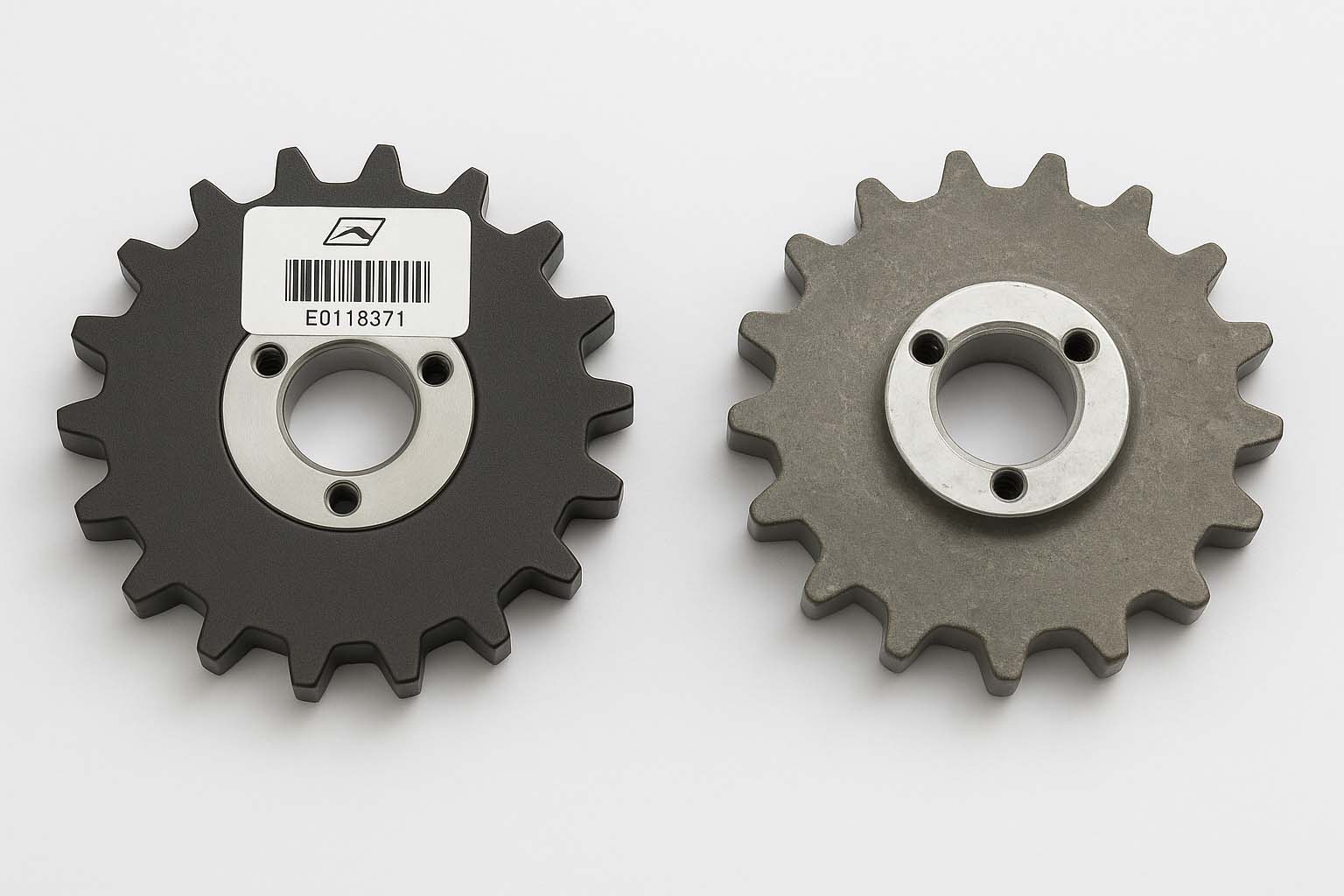 مقایسه قطعه اصل و تقلبی پله برقی با تفاوت در برچسب و کیفیت ساخت