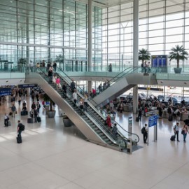 نقش پله برقی در مدیریت جریان مسافر در فرودگاه